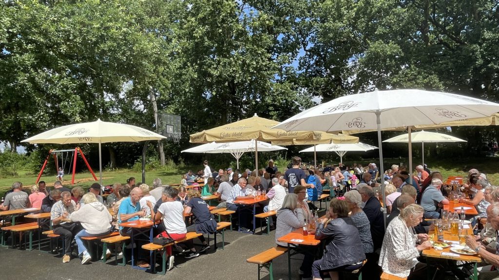 mittelbiberach-sommerfest-2024-sonntag-mittagessen